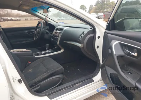 2015 Nissan Altima 2.5 S z USA, uszkodzony, nr VIN 1N4AL3AP4FN404381